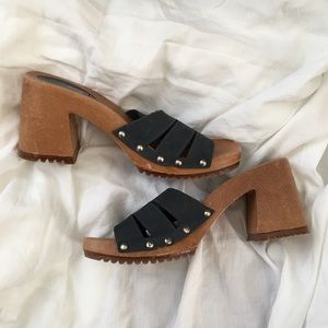 ⭐️SOLD⭐️ Vintage Chunky Wooden Sandals Leather